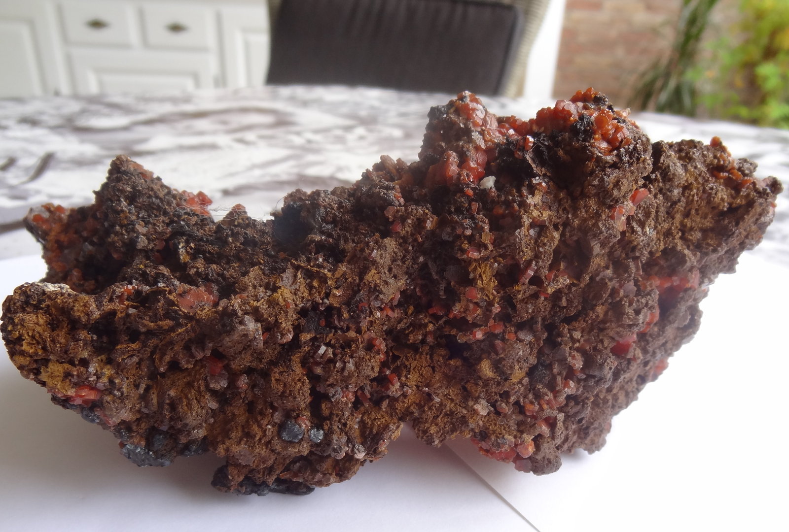 Vanadinite, Mottramite, Barite, Calcite
19 X 9 X 7 cm
(Autor: Dave van Bladel)