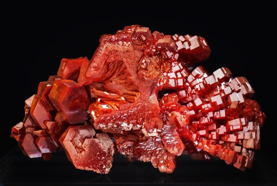 Vanadinite
Specimen size: 5.4 × 4.4 × 3.6 cm. / main crystal size: 2.5 × 1.9 cm.
(Autor: Jordi Fabre)