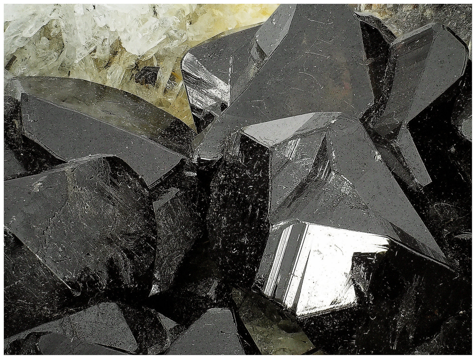 Cassiterite, Quartz
14 cm x 13 cm x 7 cm
(Autor: silvia)