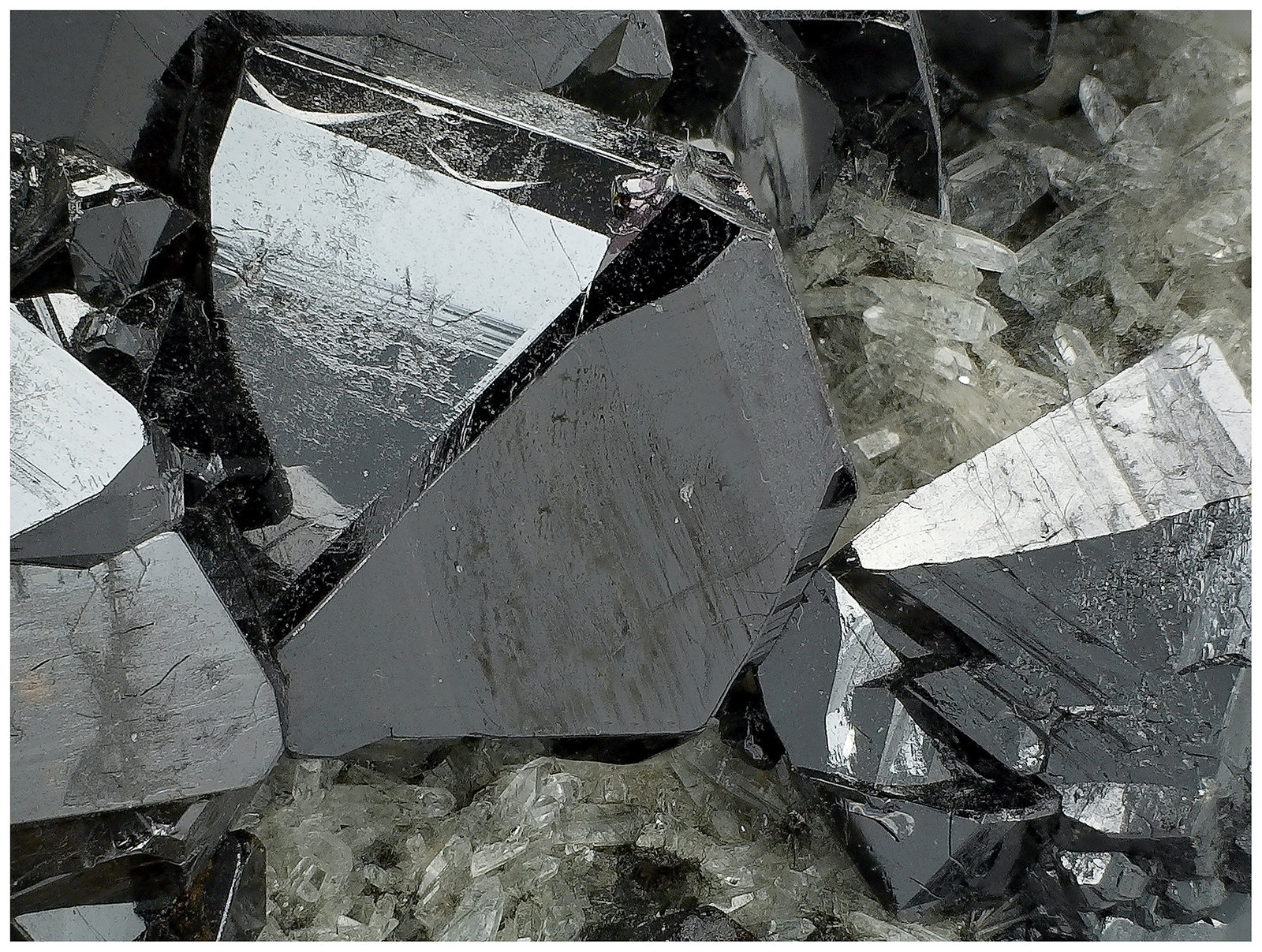 Cassiterite, Quartz
14 cm x 13 cm x 7 cm
(Autor: silvia)