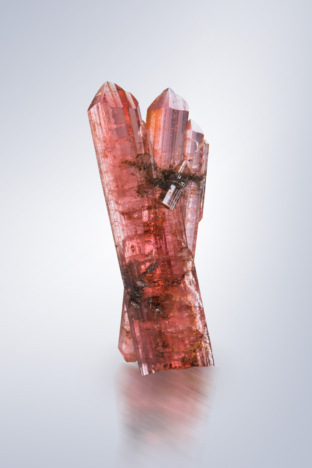 Väyrynenite
1.5 x 0.5 x 4.5 cm / main crystal: 4.1 cm
(Autor: MIM Museum)