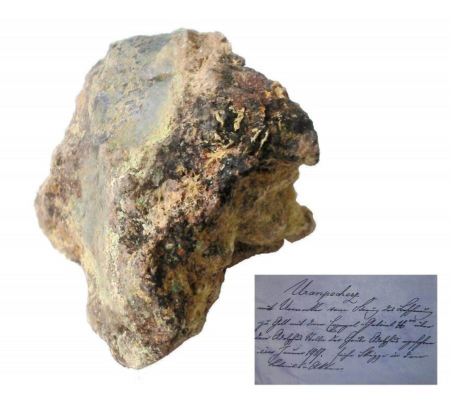 Walpurgite, Uraninite
8 x 7 cm
(Autor: Andreas Gerstenberg)