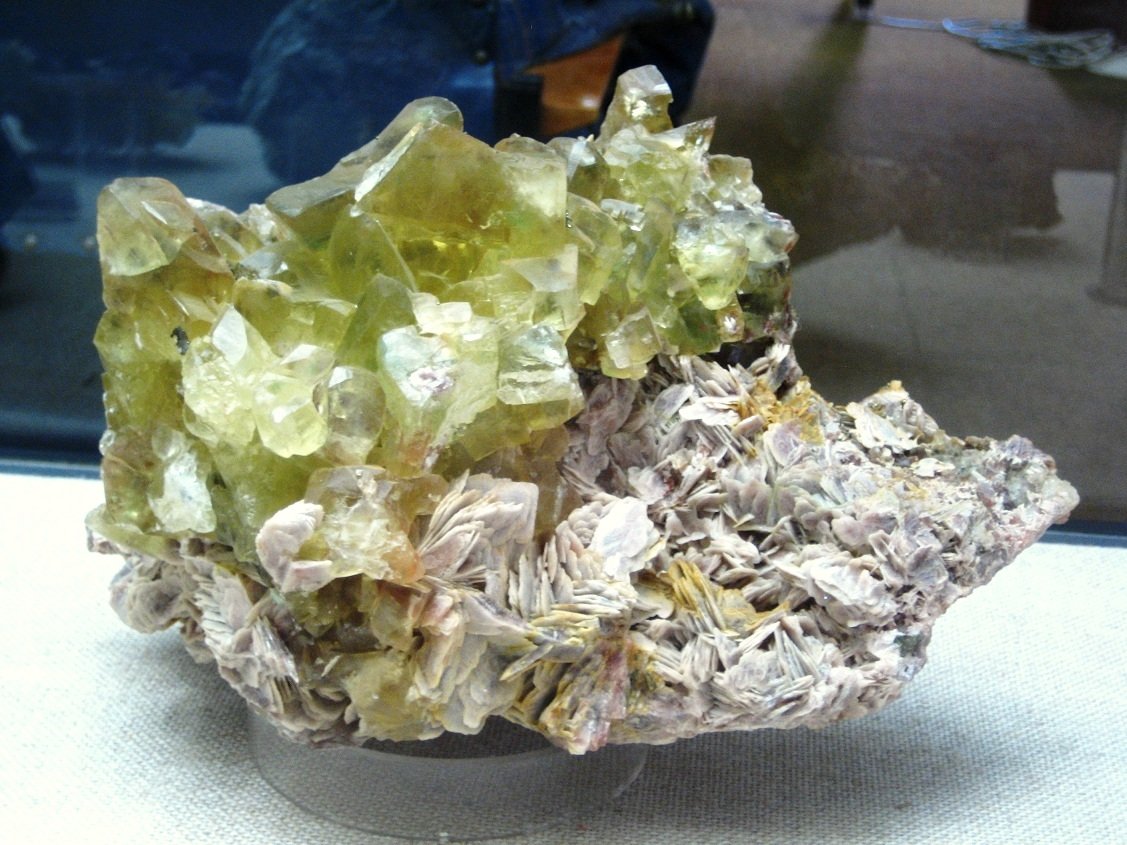 Fluorite, Barite
25-30 cm
(Autor: Tobi)