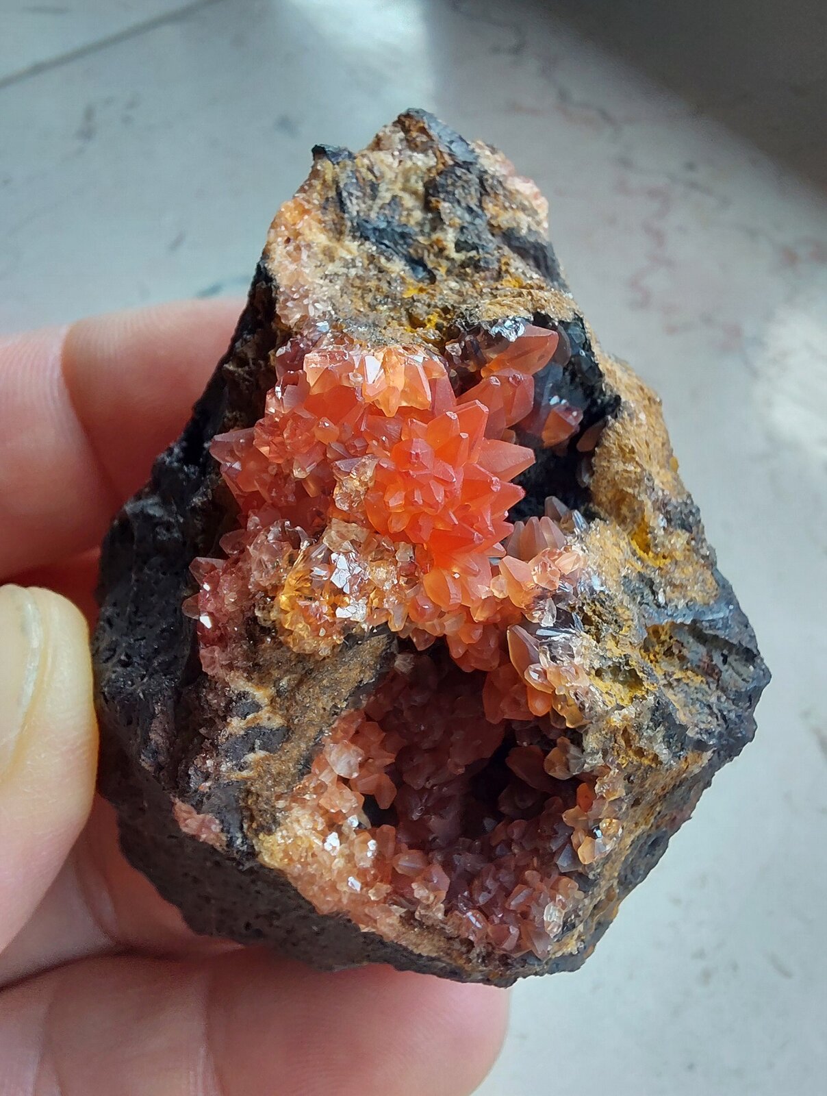 Rhodochrosite
Wolf Mine, Herdorf, Siegerland, Rhineland-Palatinate/Rheinland-Pfalz, Germany
Specimen size 6 cm
(Autor: Tobi)