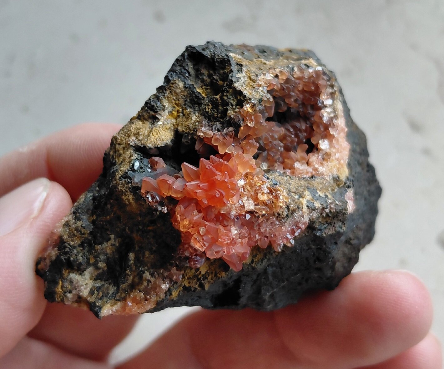 Rhodochrosite
Wolf Mine, Herdorf, Siegerland, Rhineland-Palatinate/Rheinland-Pfalz, Germany
Specimen size 6 cm
(Autor: Tobi)