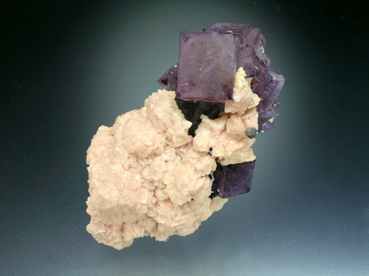 Fluorite, Dolomite, Galena
9x5x3 cm overall size.
(Autor: Jesse Fisher)