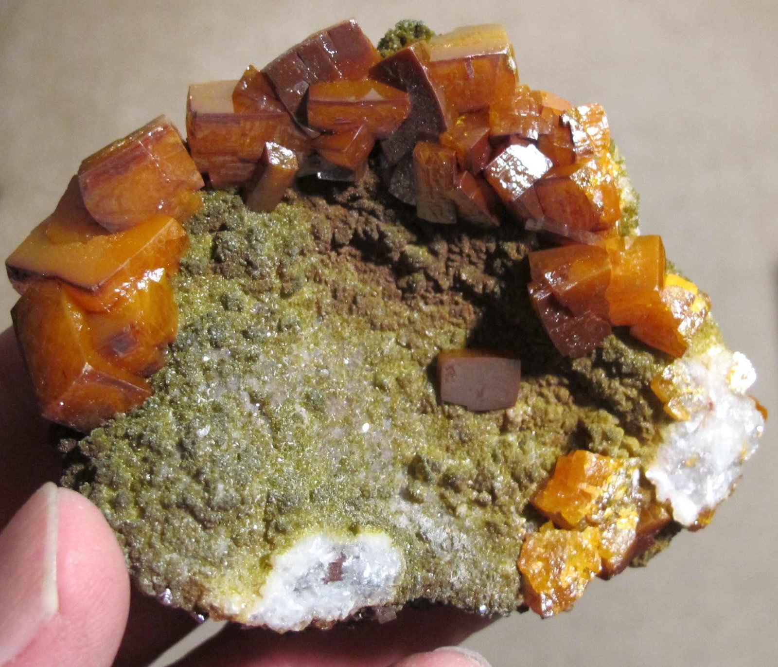 Wulfenite
69 x 54 x 33 mm
(Autor: GneissWare)