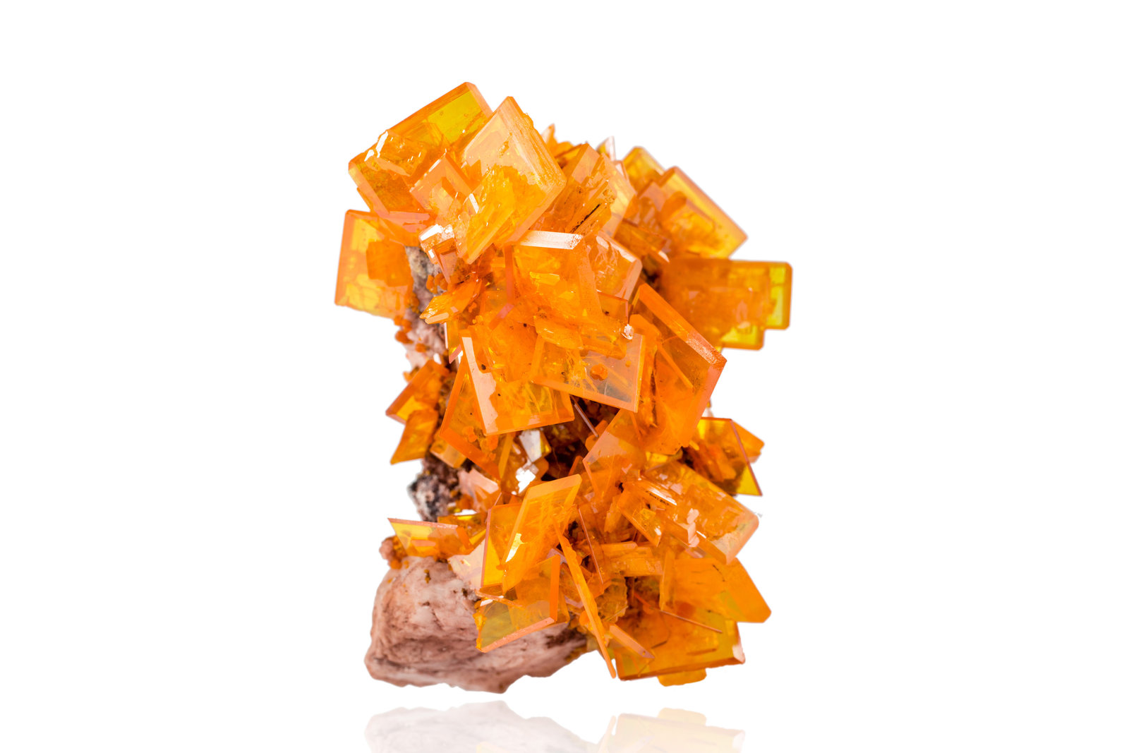 Wulfenite
4.5 x 4 x 5 cm / main crystal: 1.5 cm.
(Autor: MIM Museum)