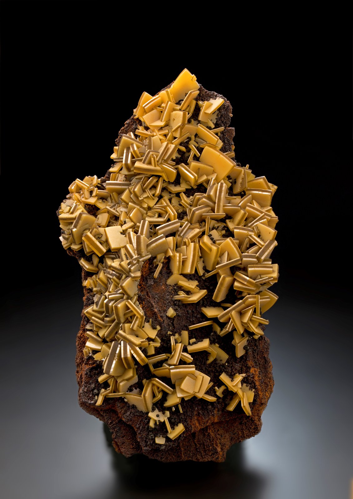 Wulfenite
13.5 x 8 x 4 cm / main crystal: 1.5 cm
(Autor: MIM Museum)