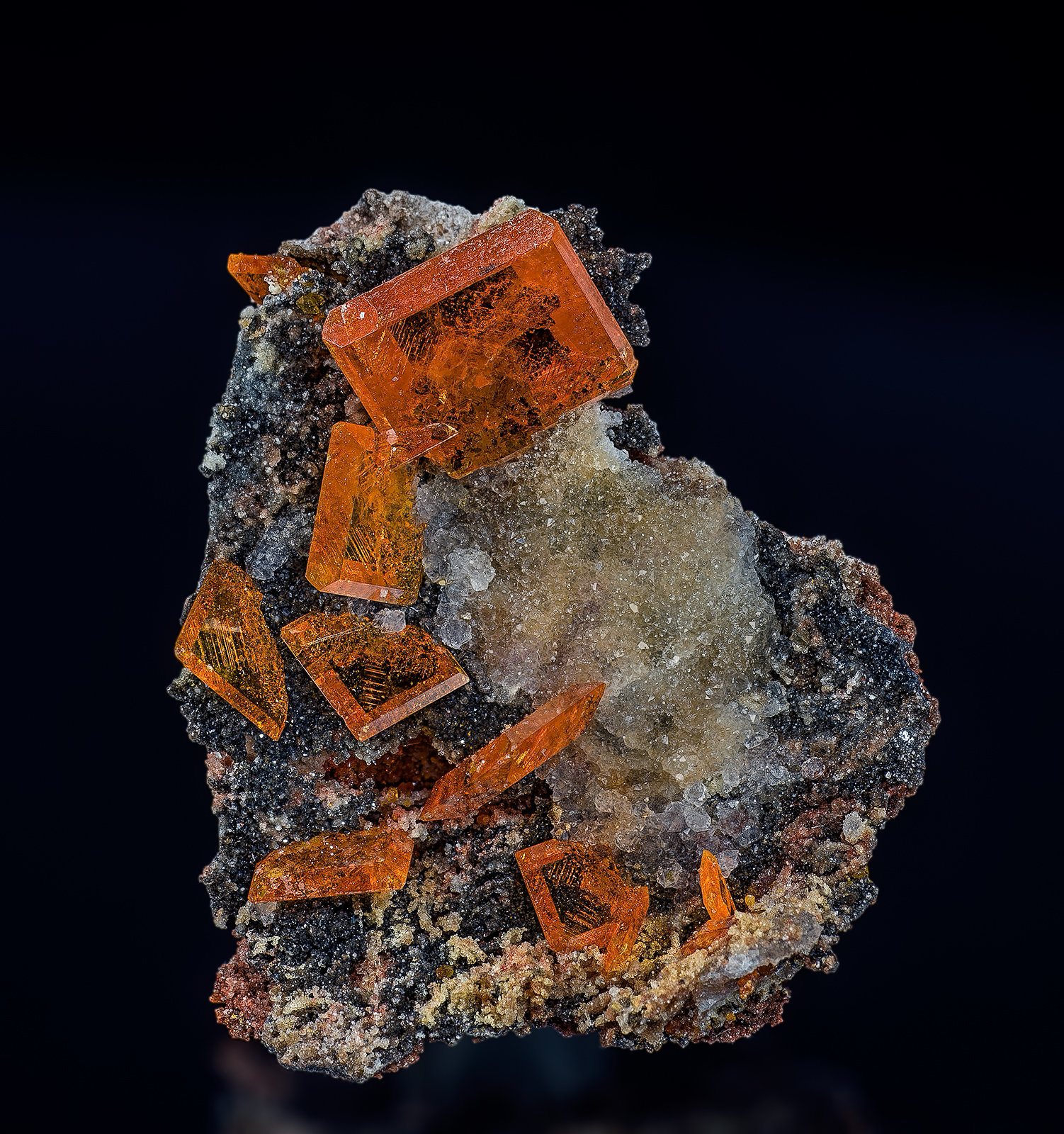 Wulfenite, Quartz
3.2 x 2.7 cm
(Autor: am mizunaka)