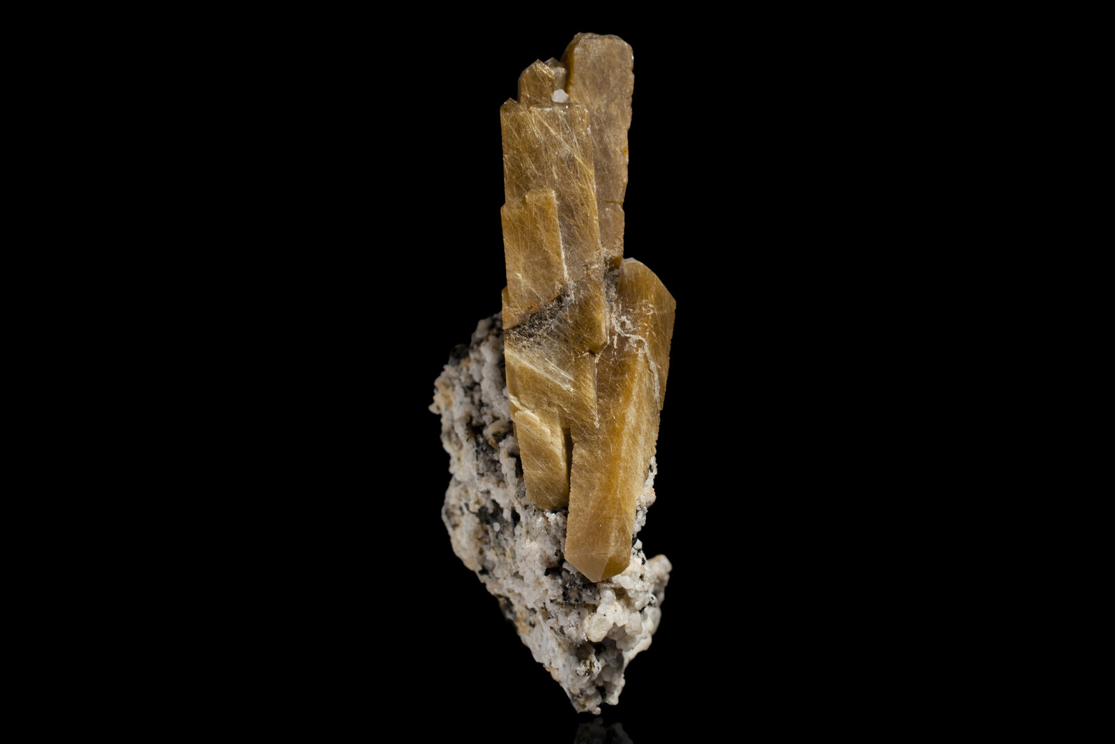 Xenotime
Zagi Mountain, Hameed Abad Kafoor Dheri, Peshawar, Khyber Pakhtunkhwa, Pakistan
5 x 4 x 8 cm / main crystal: 4.8 cm
(Autor: mim Museum)