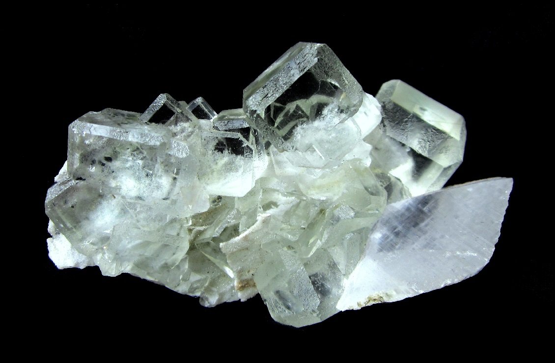Fluorite, Calcite
Specimen size 9 cm, largest fluorite 2,3 cm
(Autor: Tobi)
