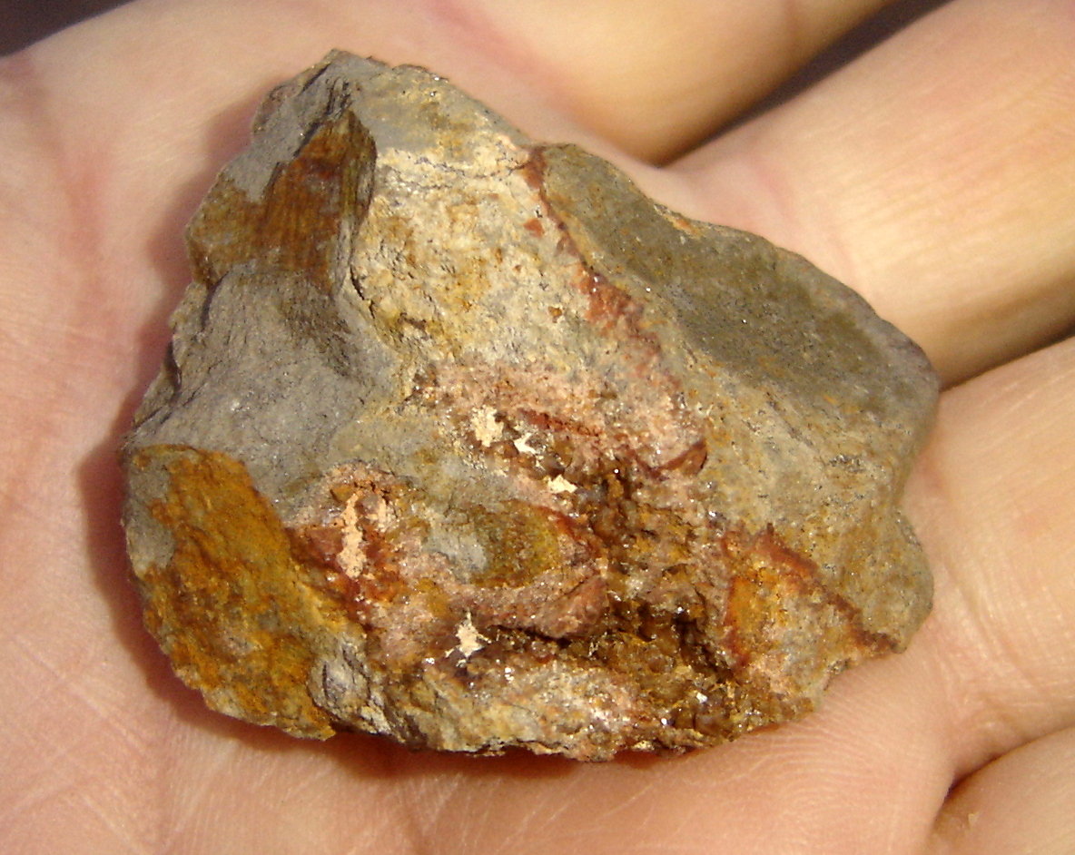 Zircon
3,1 x 3,0 x 3,2 cm
(Autor: Anísio Cláudio)