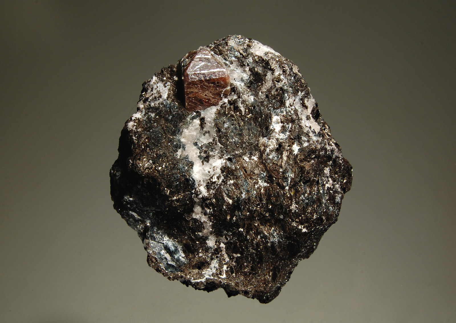 Zircon
8.0 x 9.5 cm
(Autor: Michael Shaw)