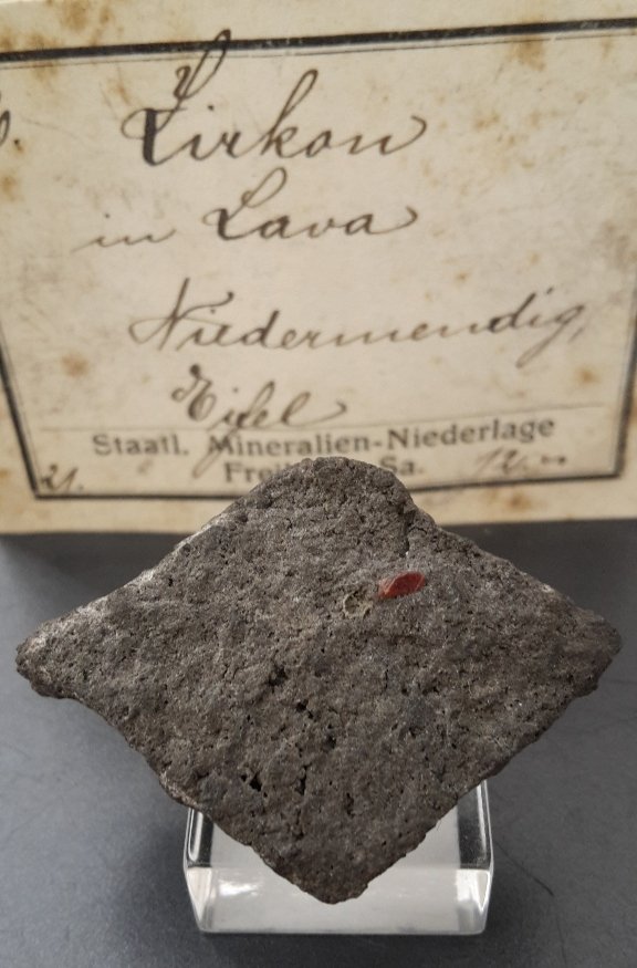 Zircon
3,2 x 2,5 cm
(Autor: Andreas Gerstenberg)