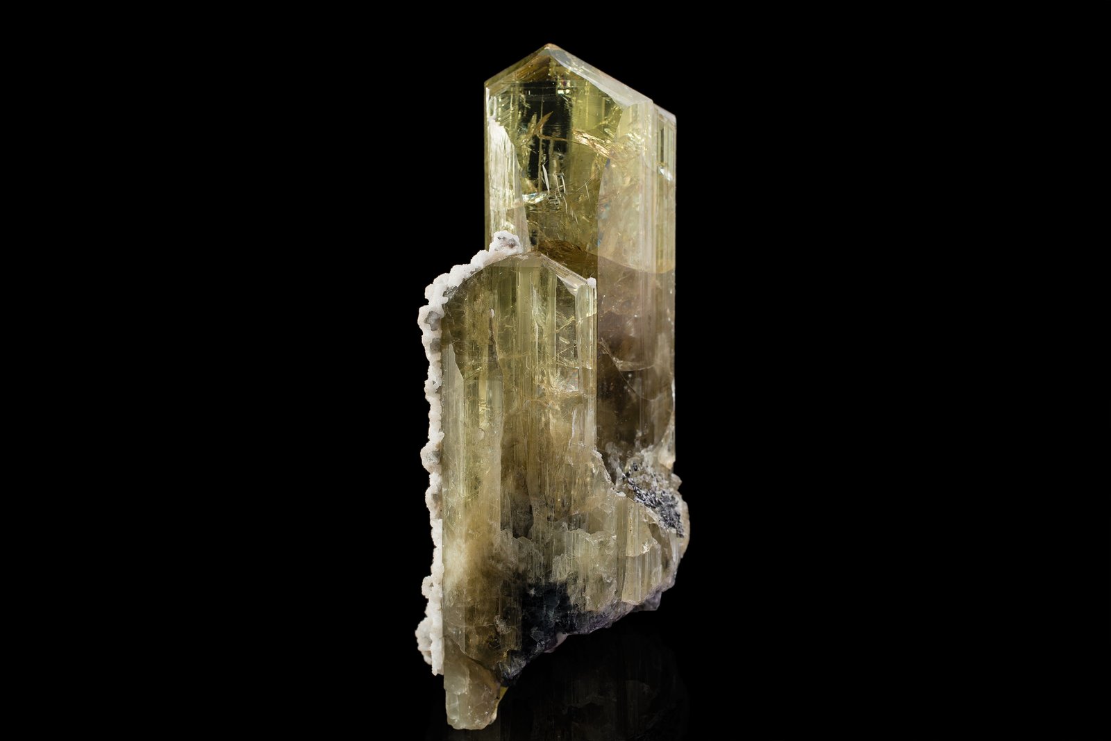 Zoisite with Calcite
5 x 5 x 13 cm / main crystal: 8.2 cm
(Autor: MIM Museum)