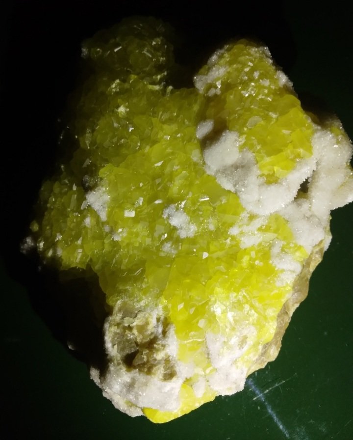Sulphur with Calcite
14 x 12 cm
(Autor: mineralenzo)