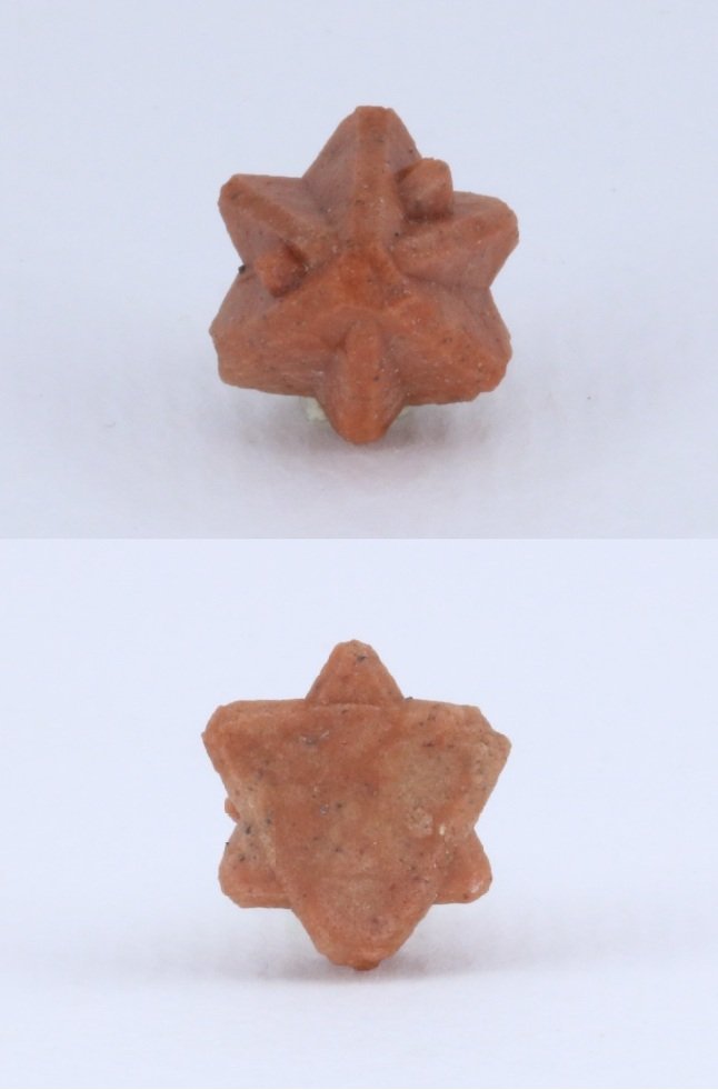 Zunyite
1.4 cm
(Autor: Arash Ghafari)