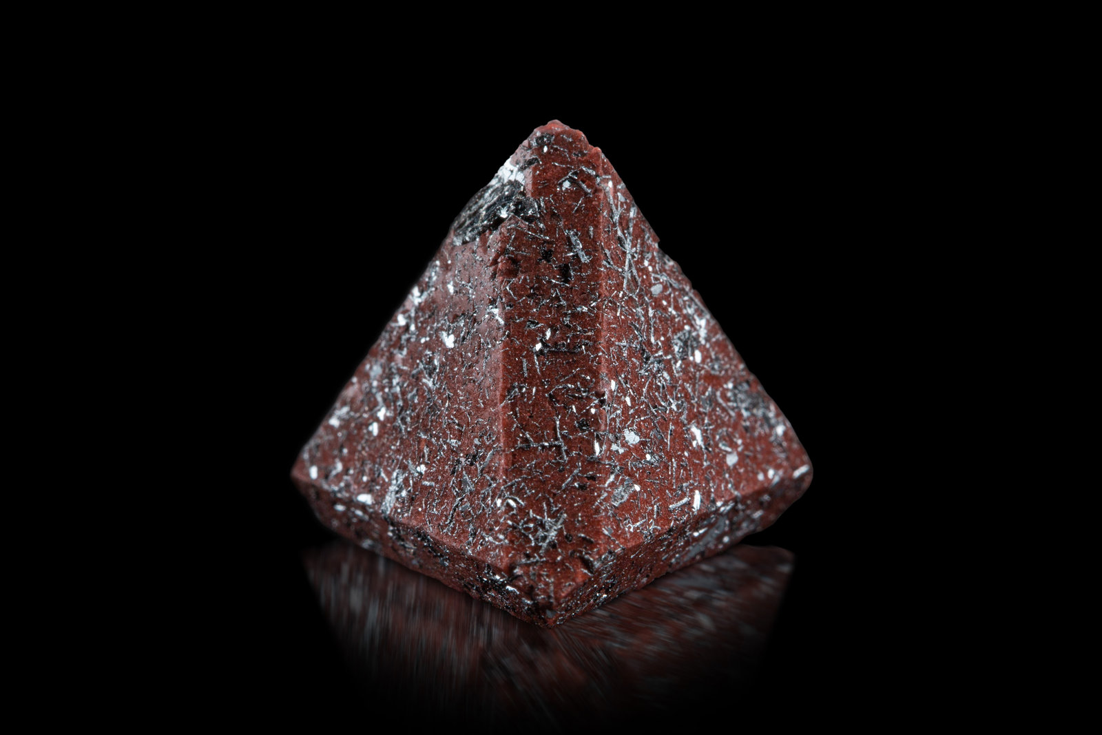 Zunyite
2 x 2 x 2 cm
(Autor: MIM Museum)