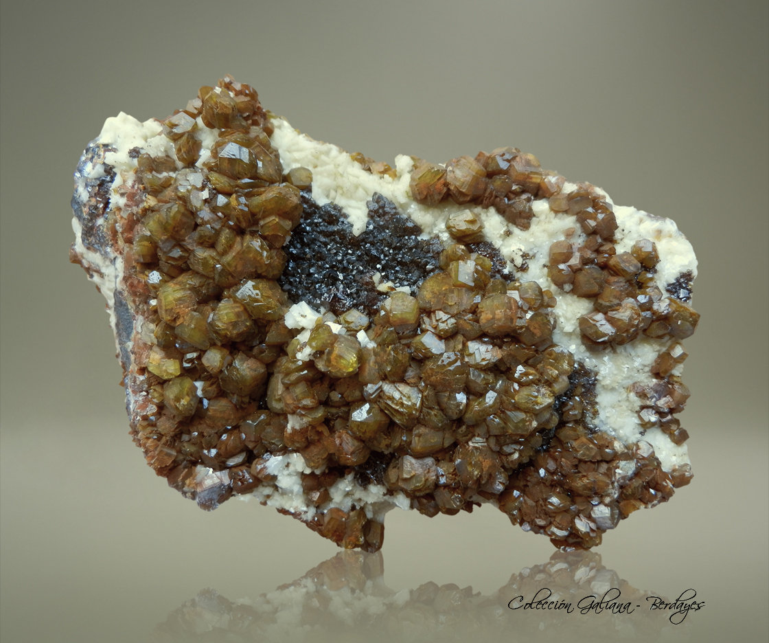 Siderita con Esfalerita y Dolomita
105 x 68 x 32 mm
(Autor: Rafael Galiana)