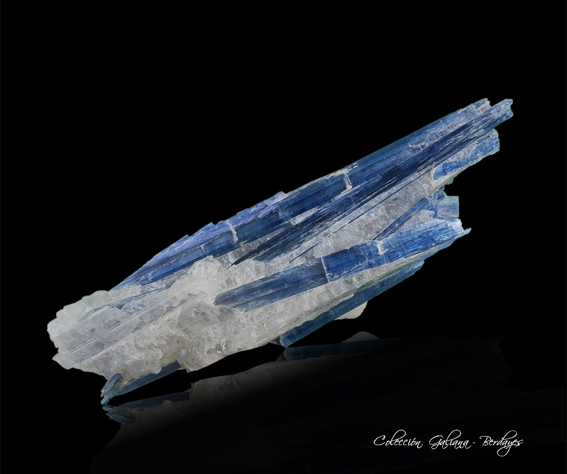 Cianita
127 x 42 x 23 mm.
(Autor: Rafael Galiana)