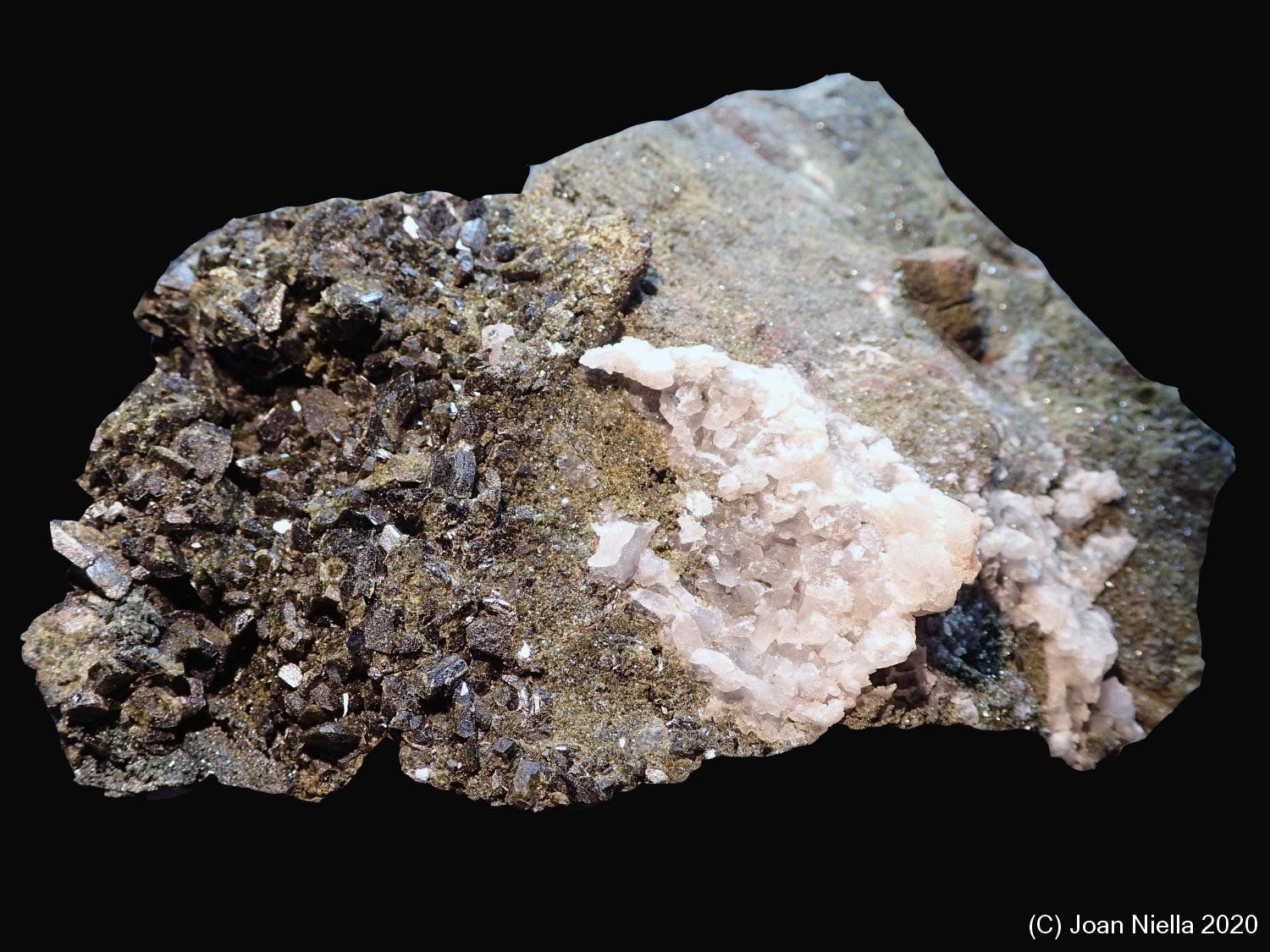 Epidota
9 x 7 cm
(Autor: Joan Niella)