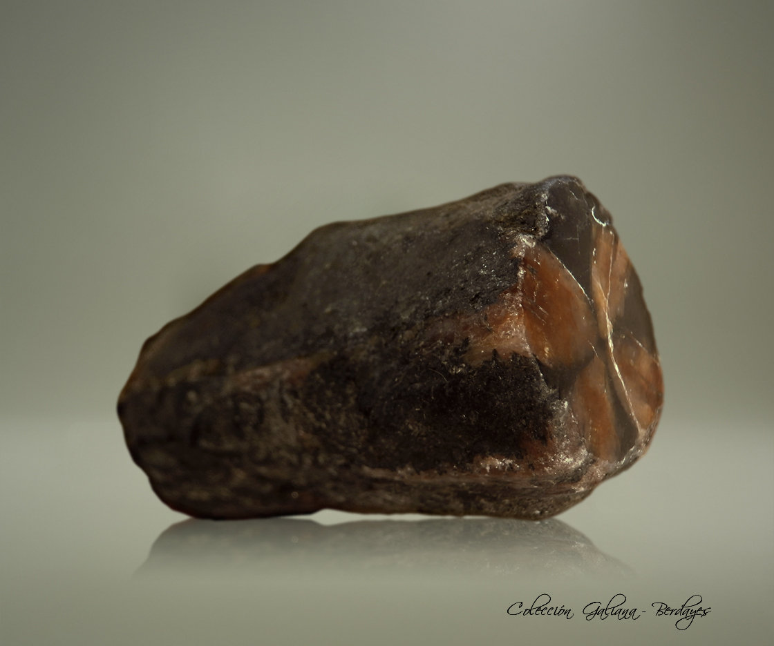 Andalucita (variedad quiastolita)
68 x 23 x 20 mm.
(Autor: Rafael Galiana)