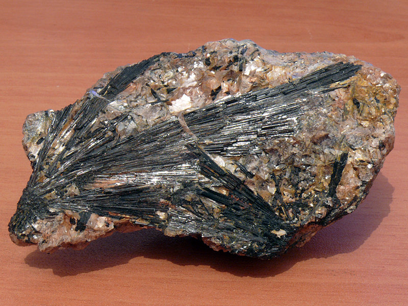 Chorlo (Grupo Turmalina)
Pieza sobre 9,5cm x 5,5cm x 3,5 cm
(Autor: Javier MC)