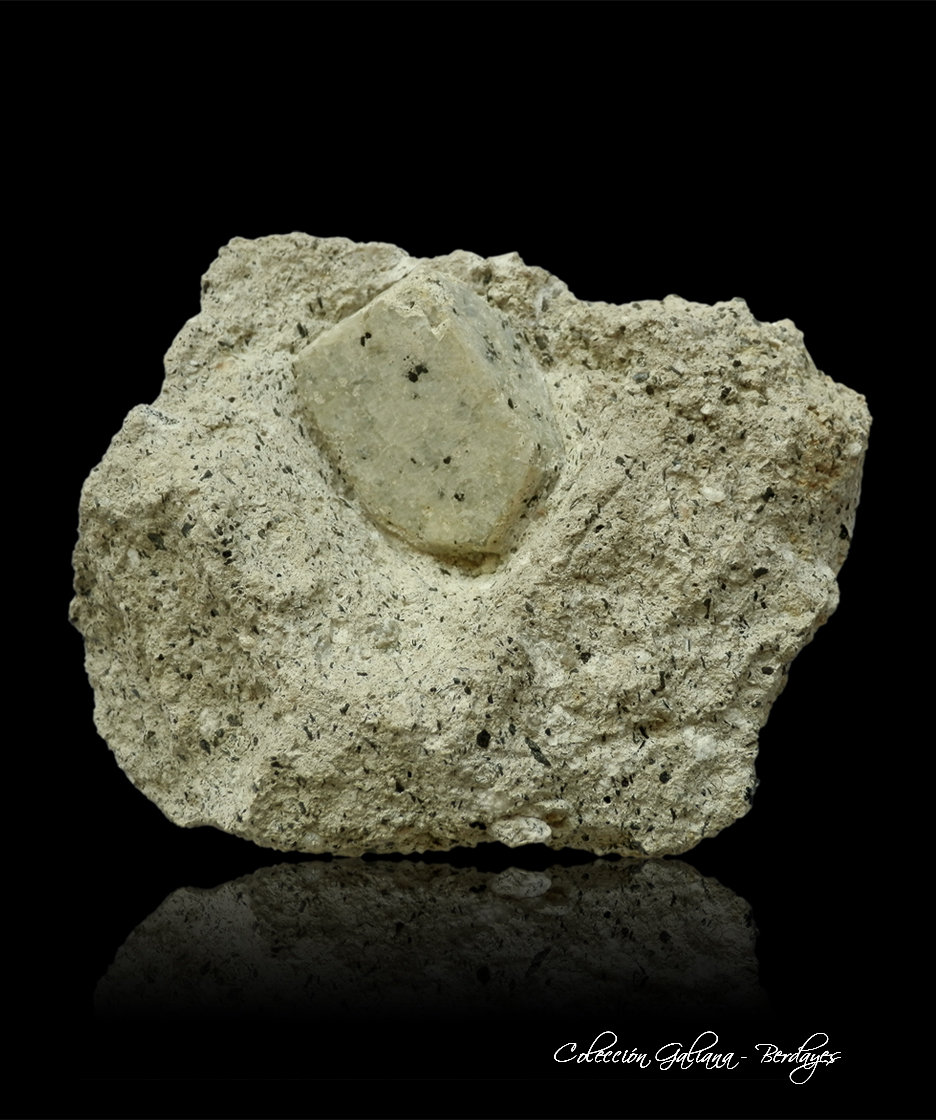 Sanidina
90 x 67 x 42 mm
(Autor: Rafael Galiana)