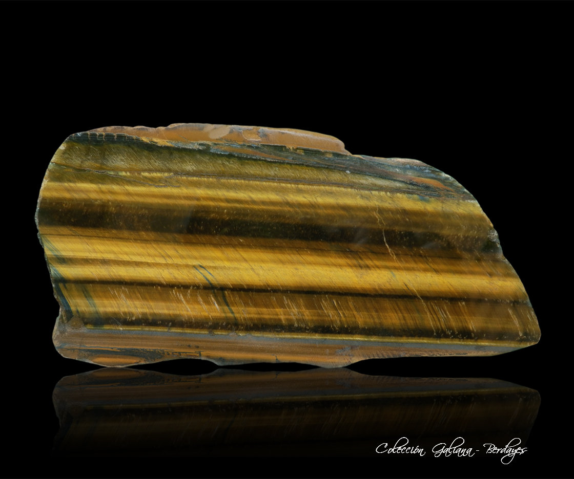 Cuarzo (variedad calcedonia ojo de tigre)
128 x 60 x 15 mm.
(Autor: Rafael Galiana)