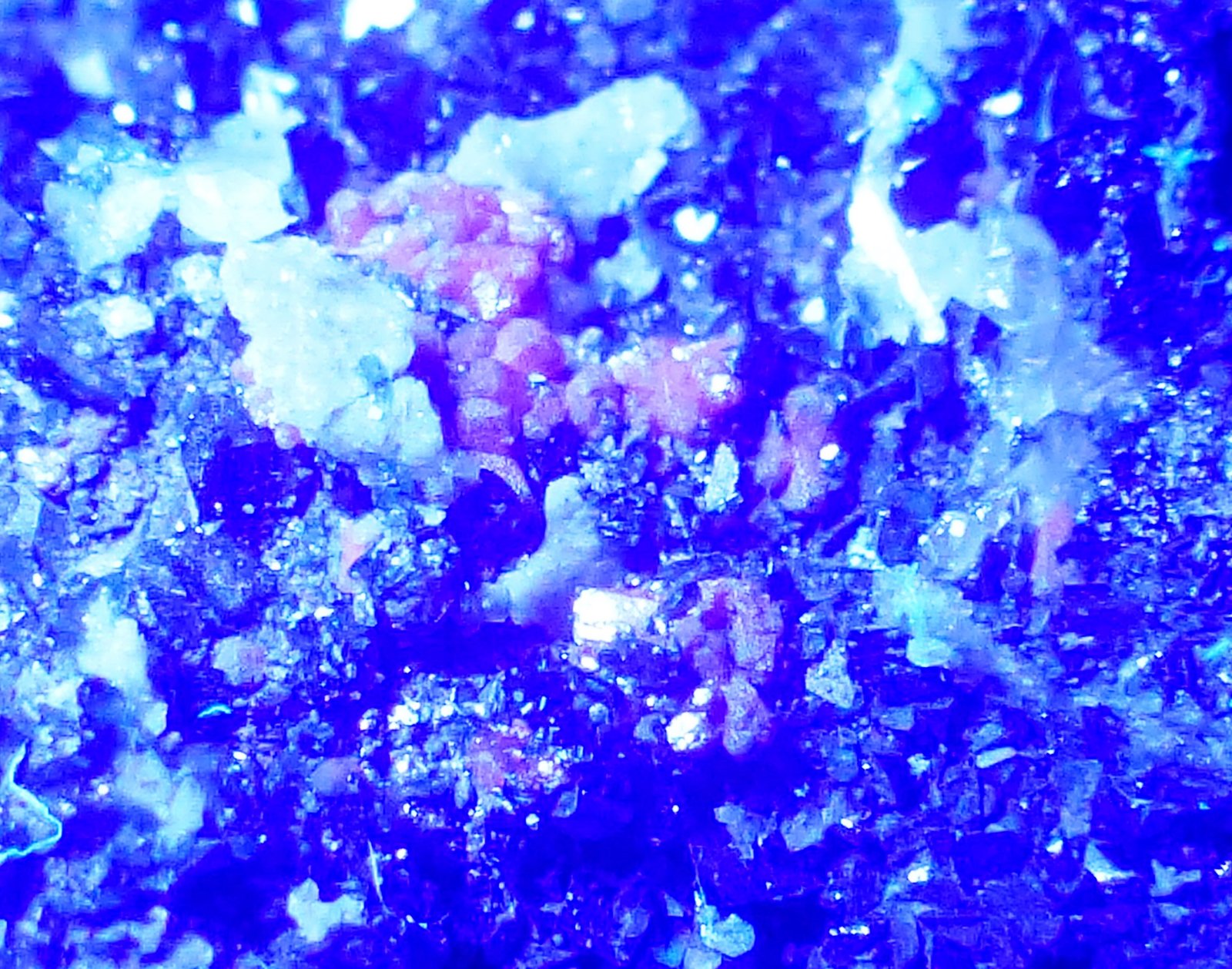 Azurita, Mimetita
Encuadre 2 x 2 cm.
(Autor: javier ruiz martin)