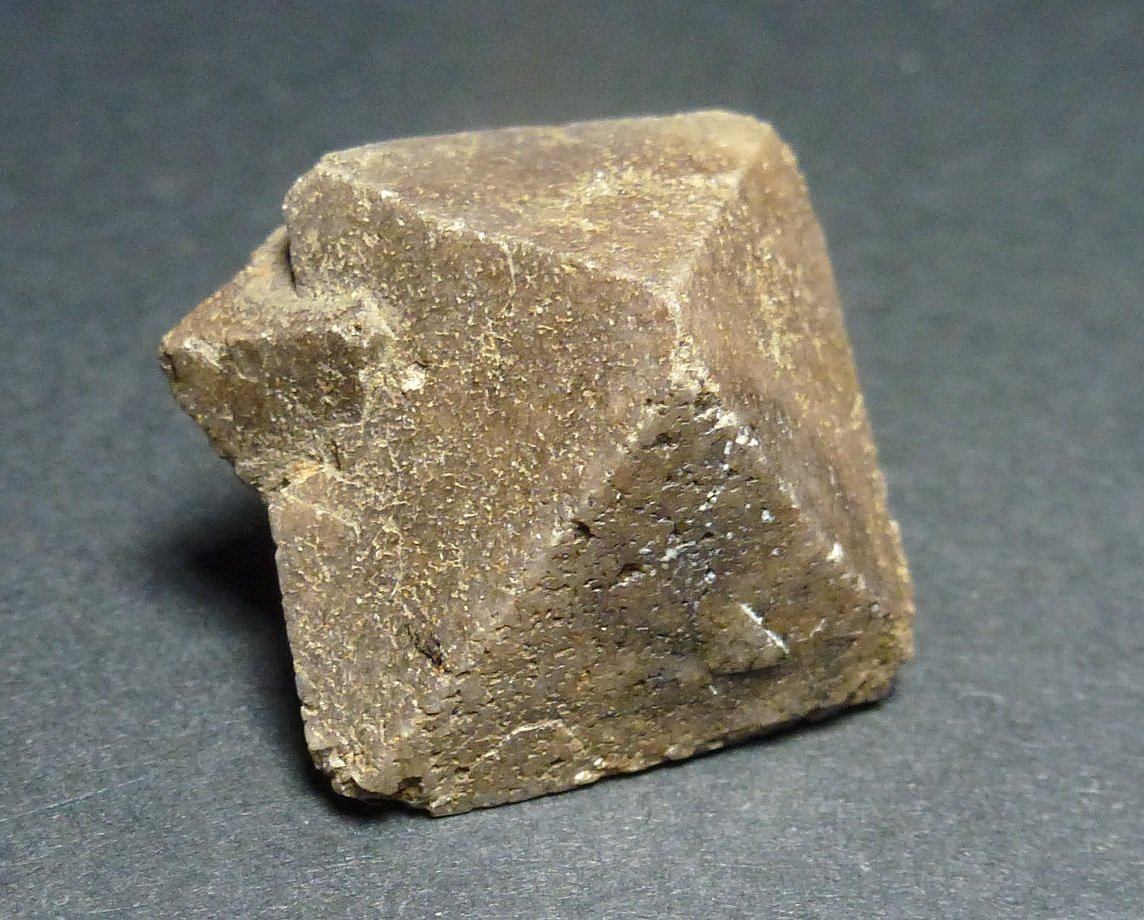 Zircón
2,5 x 2,5 cm.
(Autor: javier ruiz martin)