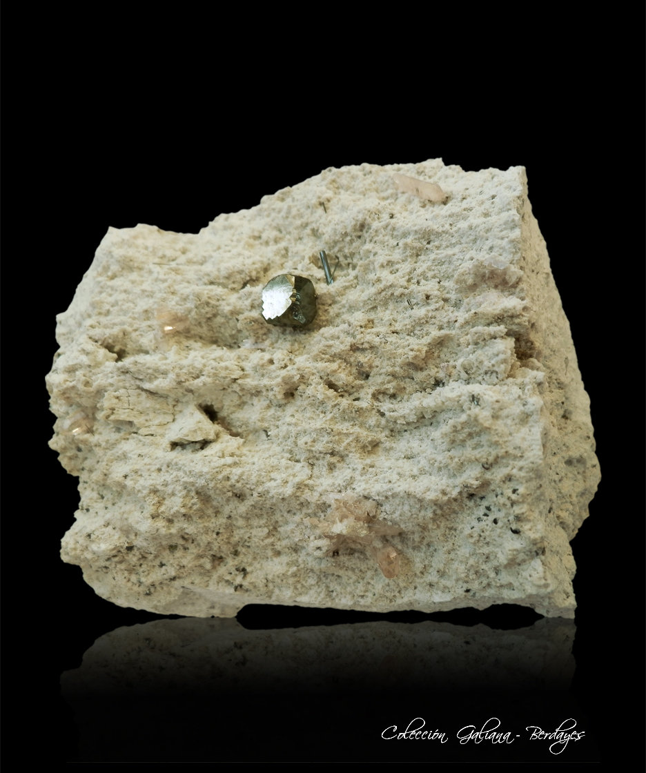 Bixbyita
89 x 82 x 50 mm.
(Autor: Rafael Galiana)