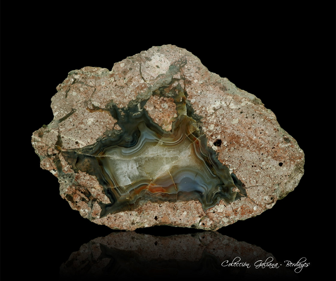 Cuarzo (variedad ágata)
120 x 83 x 30 mm.
(Autor: Rafael Galiana)