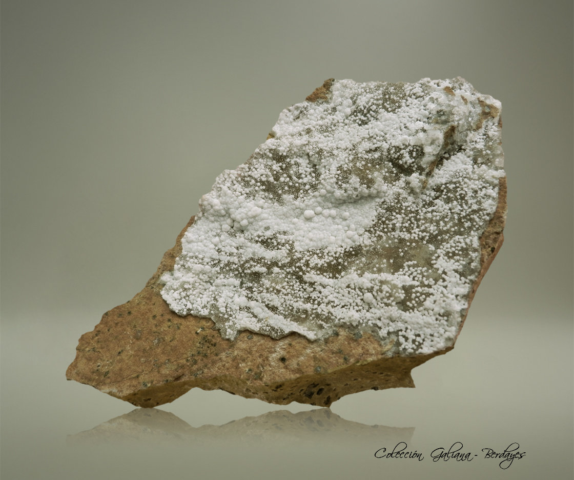 Gonnardita
110 x 73 x 29 mm.
(Autor: Rafael Galiana)