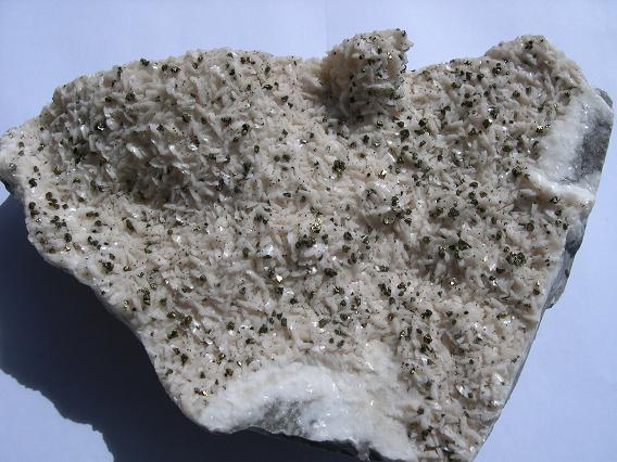 Dolomita, calcopirita
25 x  20 cm.
(Autor: minero1968)