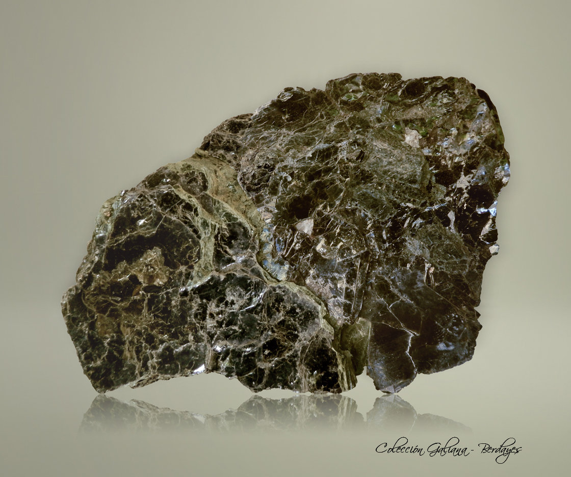 Vermiculita
111 x 72 x 21 mm.
(Autor: Rafael Galiana)