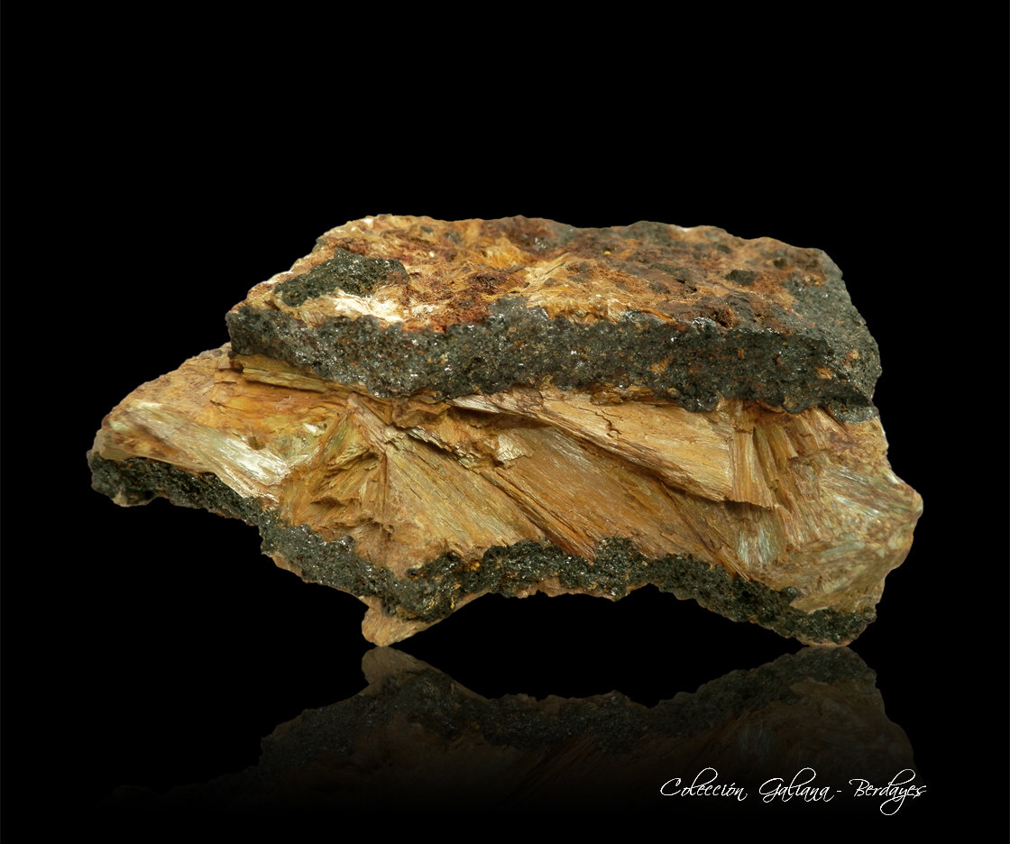 Antofilita
92 x 63 x 38 mm.
(Autor: Rafael Galiana)