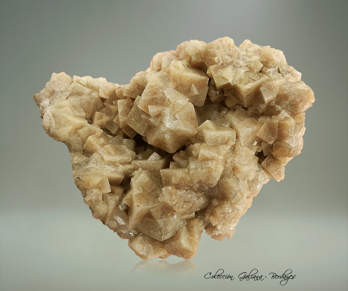 Chabazita-Ca
74 x 56 x 39 mm.
(Autor: Rafael Galiana)