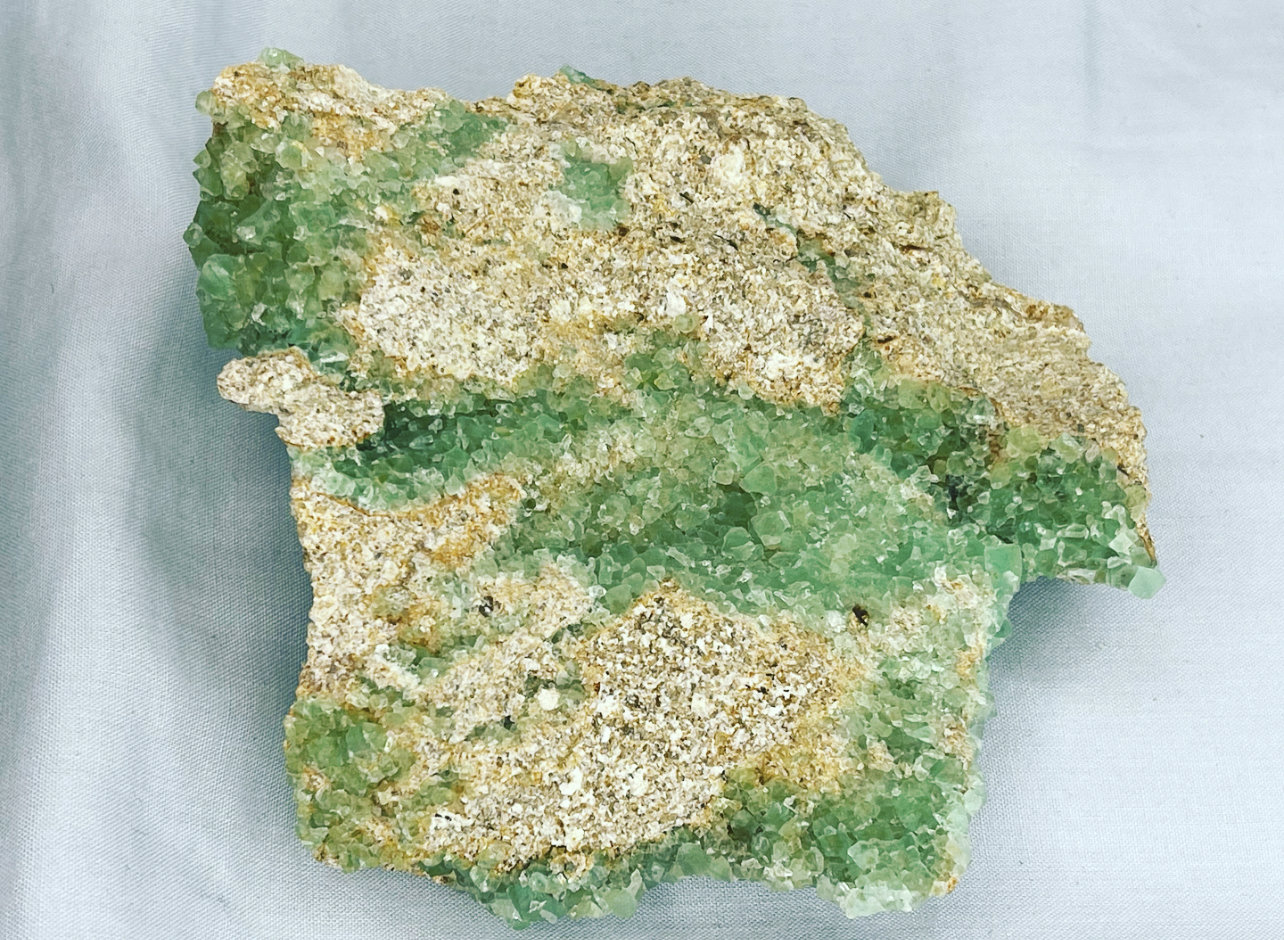 Fluorita
10,5cm de ancho y 12 cm de alto
(Autor: castrominerals)