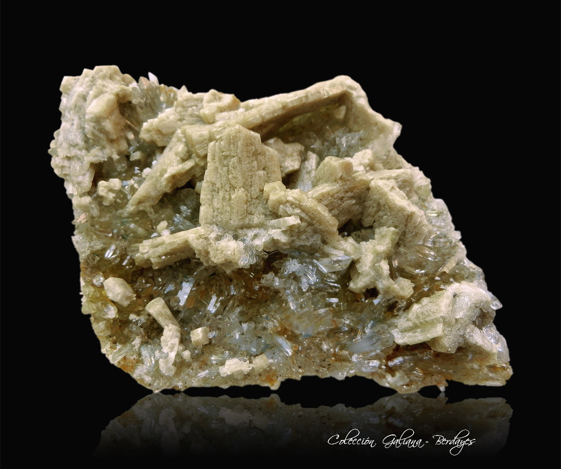 Whiteita-(CaFeMg)
77 x 50 x 22 mm.
(Autor: Rafael Galiana)