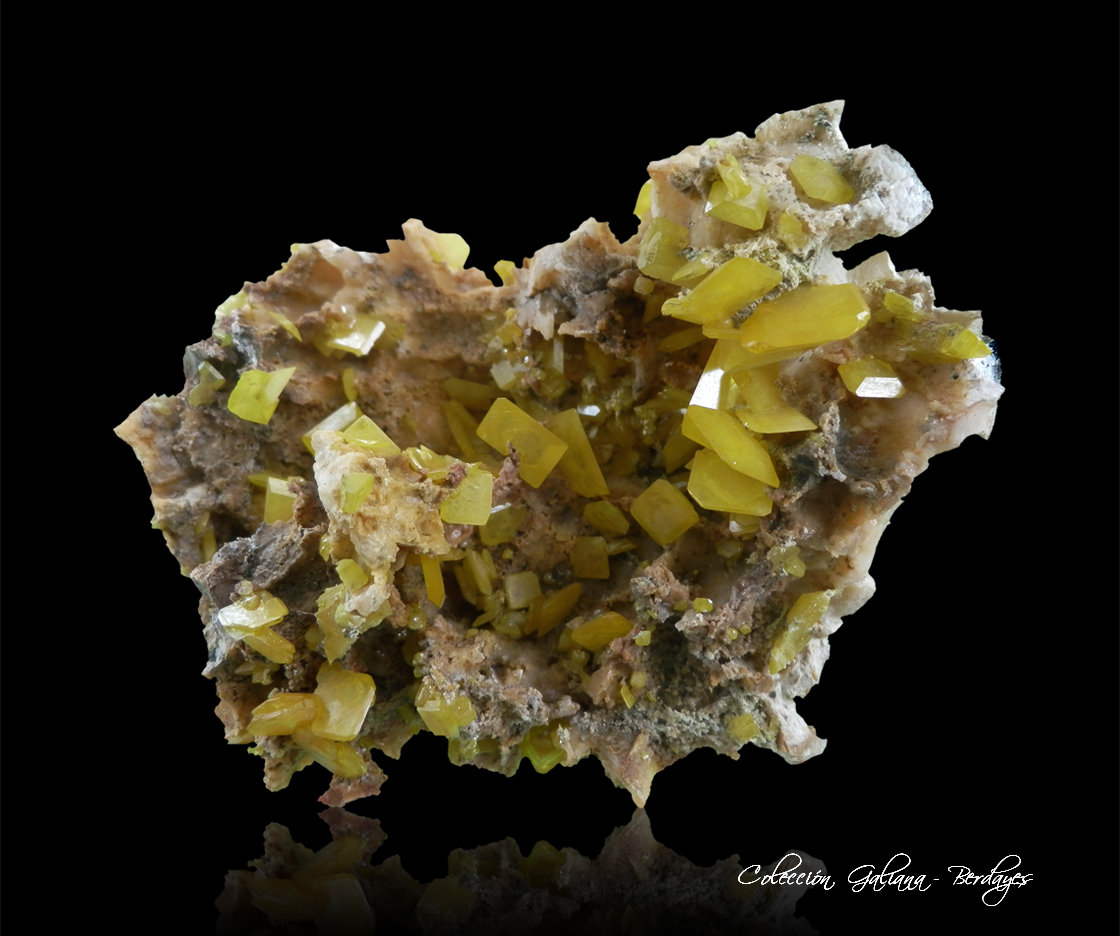 Wulfenita en Dolomita
89 x 63 x 36 mm.
(Autor: Rafael Galiana)