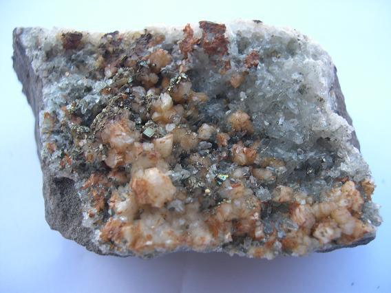 Dolomita, Cuarzo, Pirita
8 x 6 cm.
(Autor: minero1968)