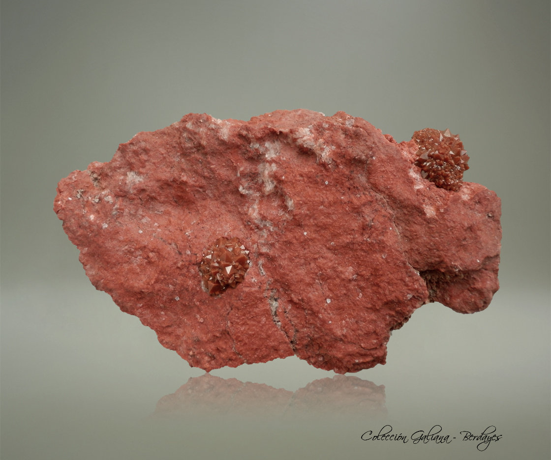 Cuarzo (variedad hematoideo / jacinto de compostela)
124 x 70 x 46 mm
(Autor: Rafael Galiana)
