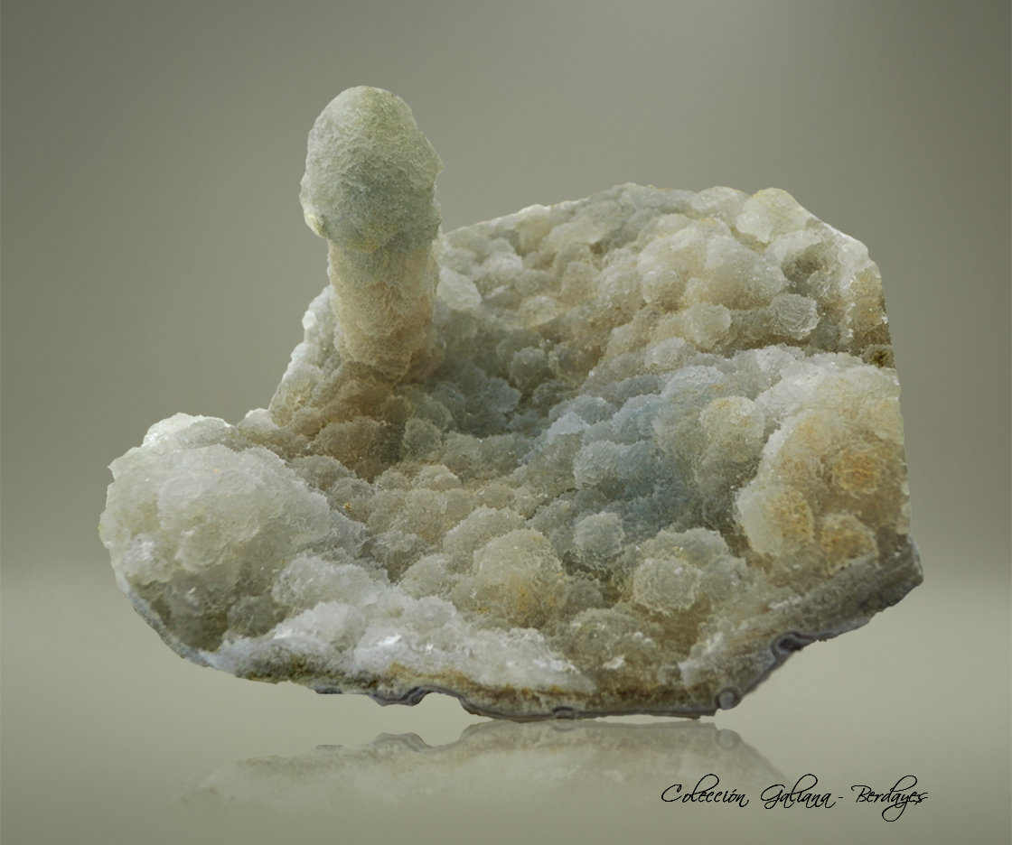 Cuarzo (variedad calcedonia)
96 x 92 x 57 mm.
(Autor: Rafael Galiana)