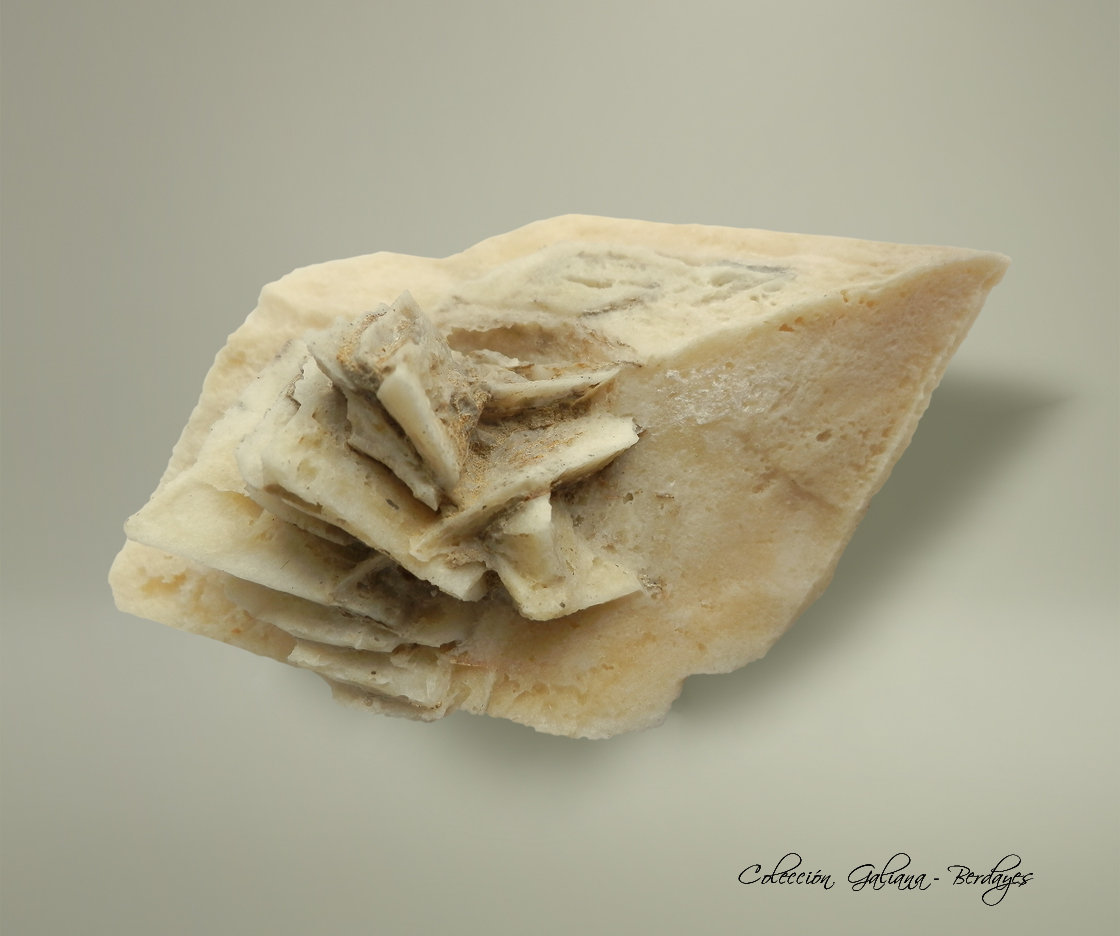 Calcita pseudomorfica de Glauberita
85 x 51 x 60 mm.
(Autor: Rafael Galiana)
