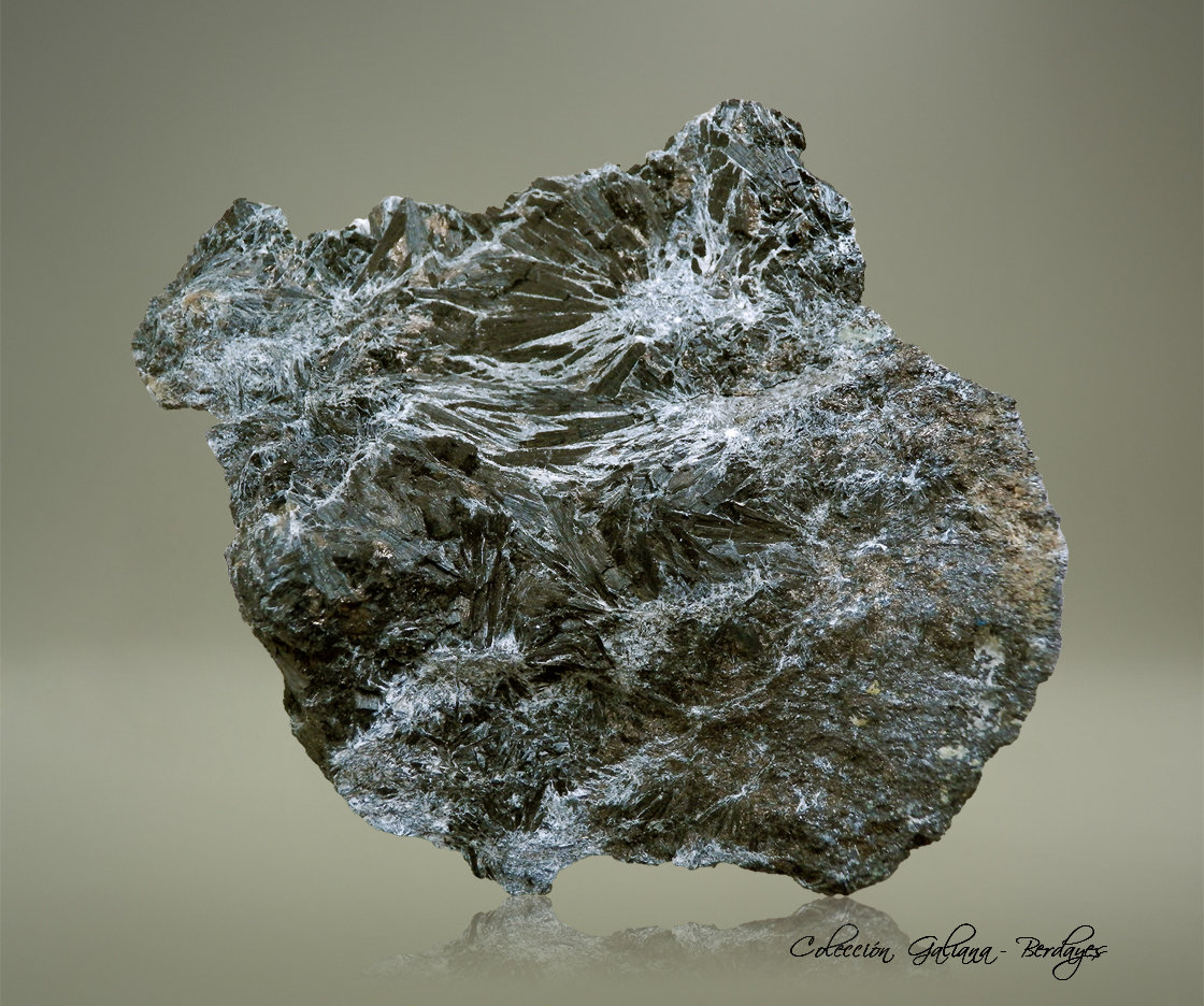 Ludwigita
75 x 64 x 24 mm.
(Autor: Rafael Galiana)