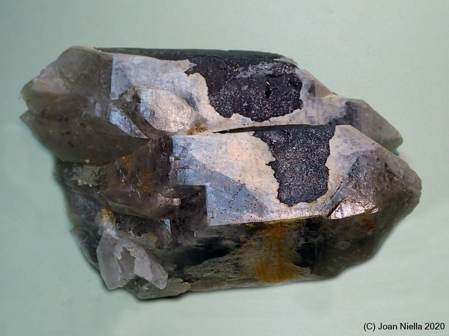 Cuarzo (variedad ahumado)
75x45 mm
(Autor: Joan Niella)