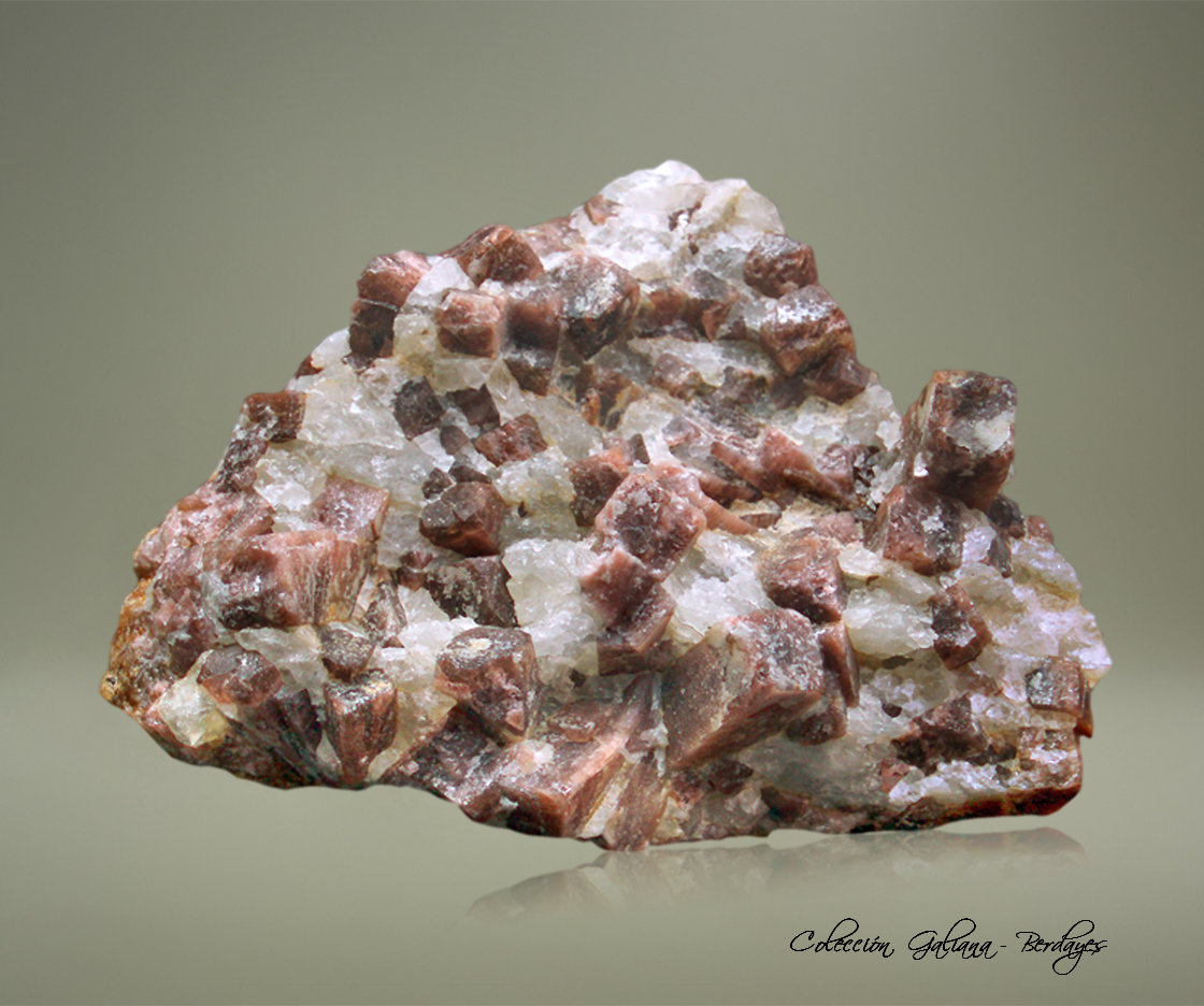 Andalucita
71 x 55 x 37 mm.
(Autor: Rafael Galiana)