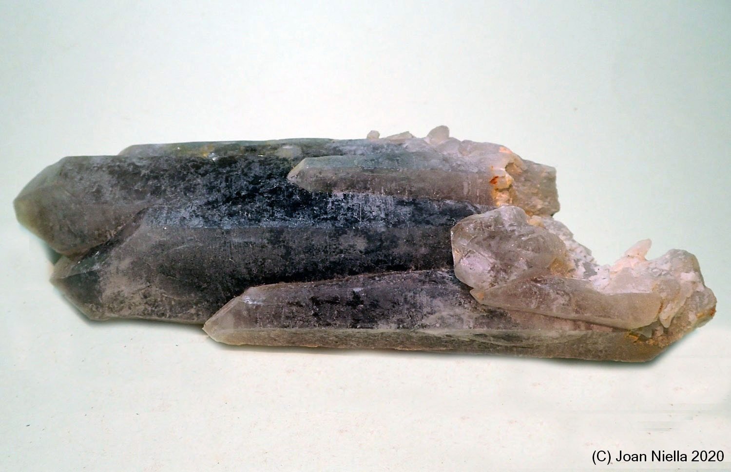 Cuarzo (variedad ahumado)
120x40 mm
(Autor: Joan Niella)
